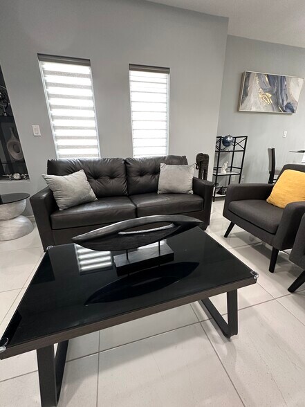 Building Photo - 2417 Indian Creek Ave