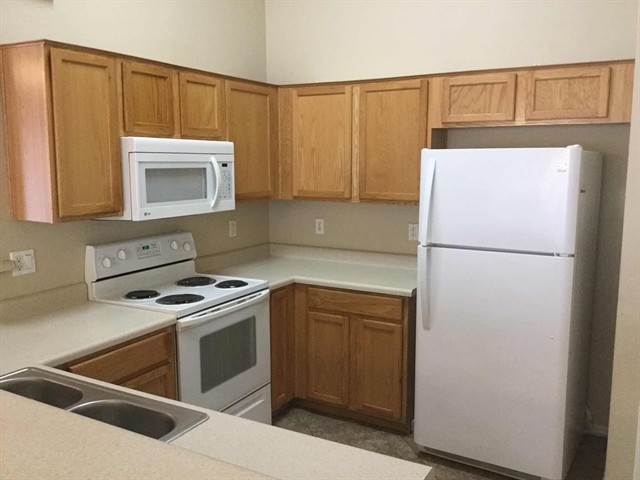 Building Photo - 9029 W Avalon Dr