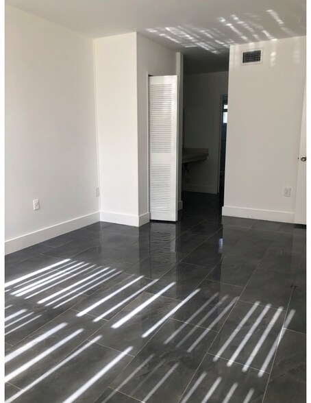 Building Photo - 6850 Royal Palm Blvd