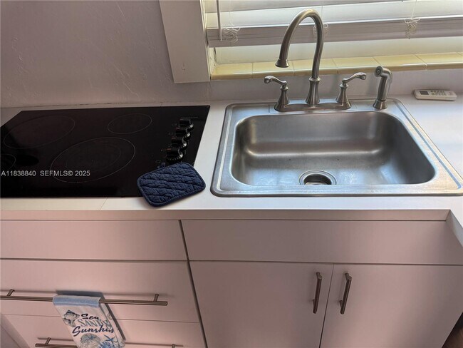 Building Photo - 323 New Mexico St