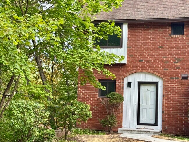 Building Photo - 550 Darling St