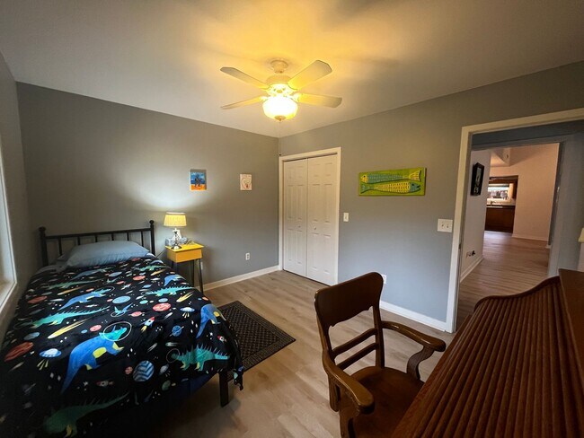 Building Photo - 6-month SUMMER rental within minutes of Wrightsville Beach!