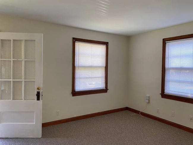 Building Photo - Charming 2 Bed / 1 Bath Cape Cod in Camp T...
