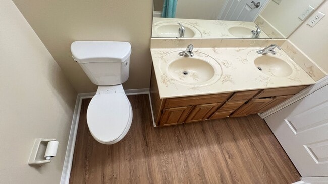 Building Photo - Bright & Spacious 3/2 Home with Huge Yard + Screened Patio — Lawn Care Included!