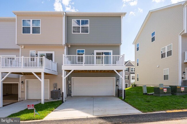 Building Photo - 33 BROOKFIELD Mews