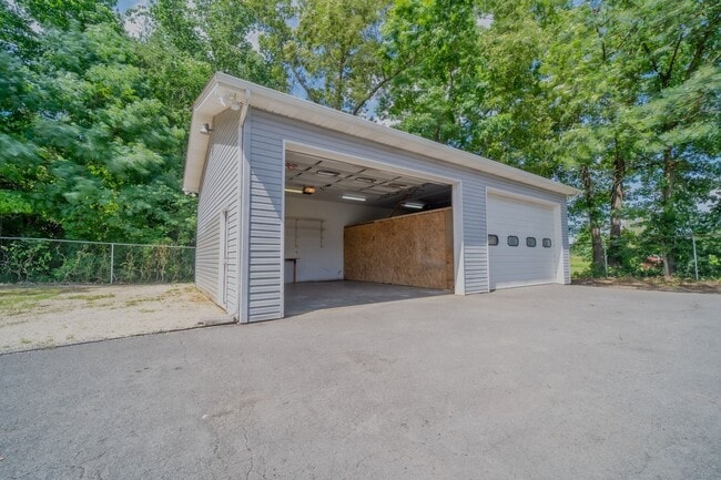 Building Photo - SHORT TERM - Spacious 3-Bedroom home with Wrap-Around Porch