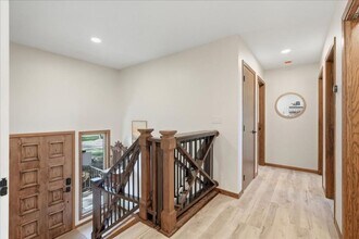 Building Photo - Luxury Lakefront House - Fully Furnished