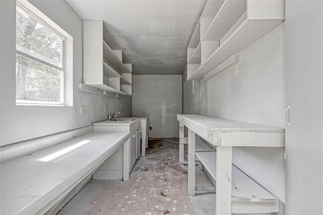 Building Photo - 26414 Maplewood Dr