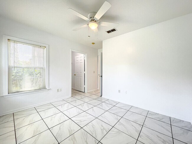 Building Photo - 6524 Swissco Dr