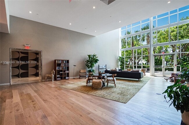 Building Photo - 2020 N Bayshore Dr