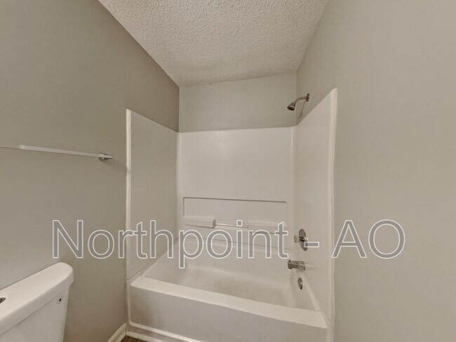 Building Photo - 8616 Thomas Ln