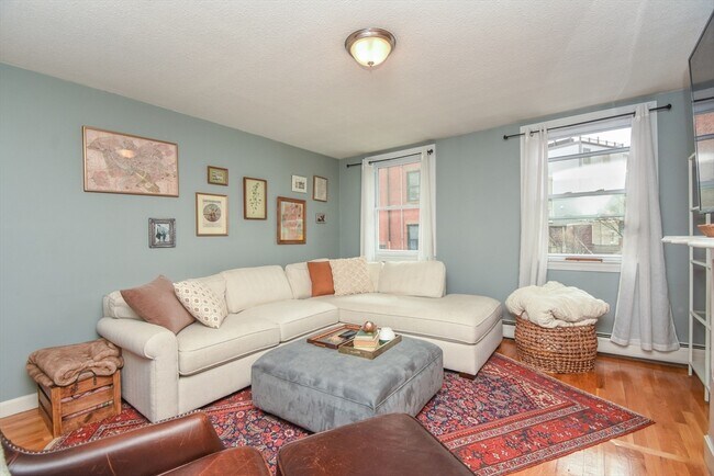 Building Photo - 99 Bartlett St