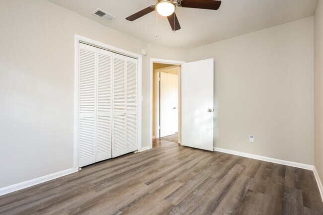 Building Photo - 4784 Gardiner Dr