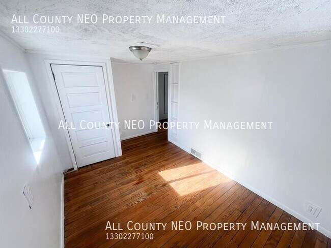 Building Photo - 1180 Murray Ave