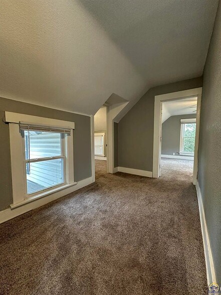 Building Photo - 3839 SW Sena Dr