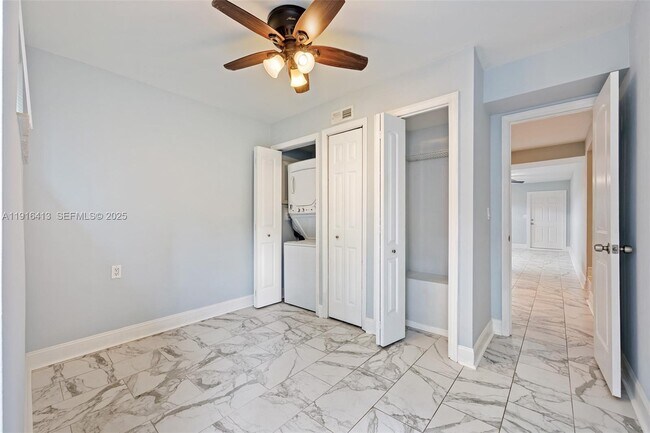 Building Photo - 112 Milton St