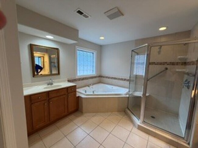 Building Photo - 1150 Groppo Cove