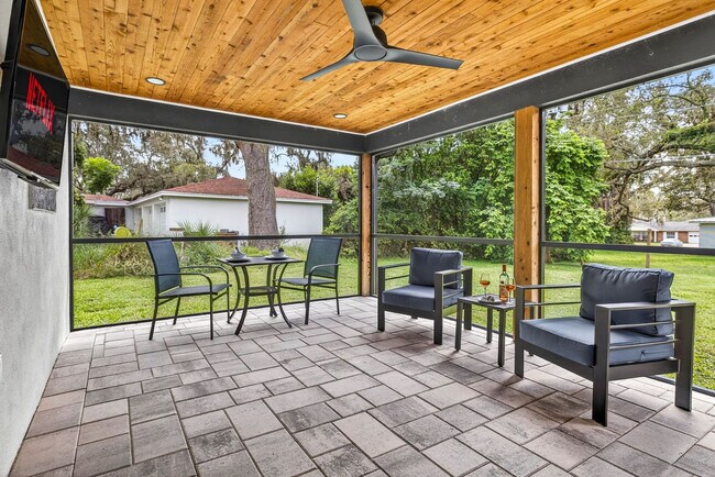 Building Photo - 319 Brentwood Dr