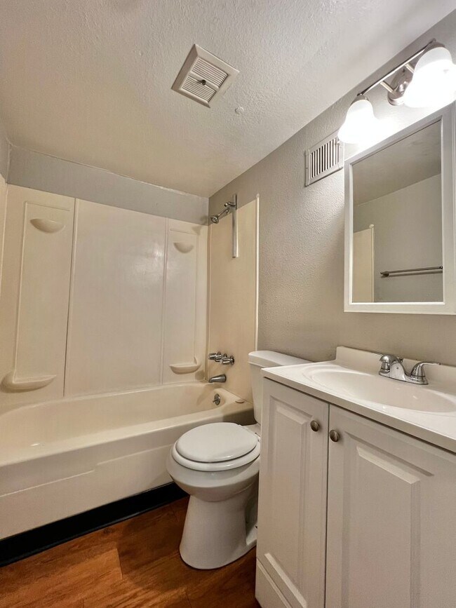 Building Photo - NShields632 (KC-LN-KB)