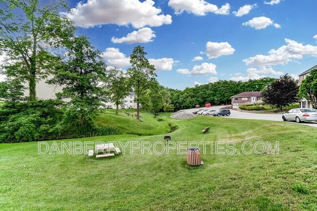 Building Photo - 1111 N Byrne Rd