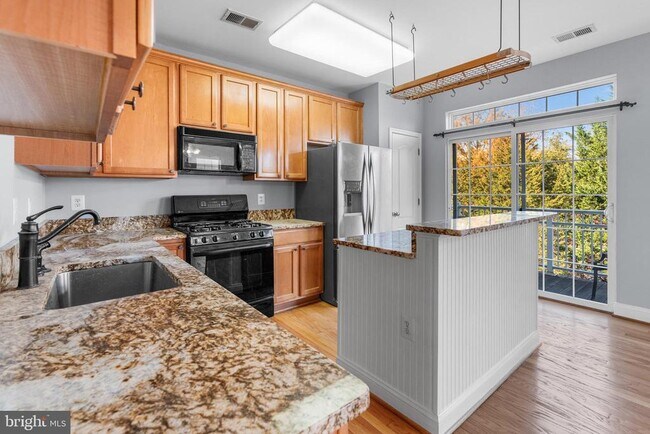 Building Photo - 92 Chevy Chase St