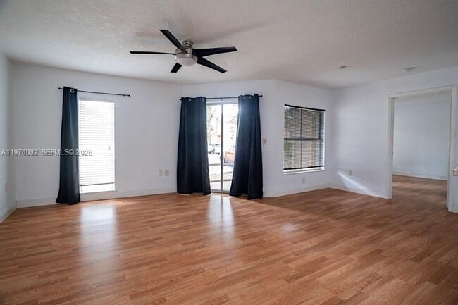 Building Photo - 4847 Via Palm Lakes