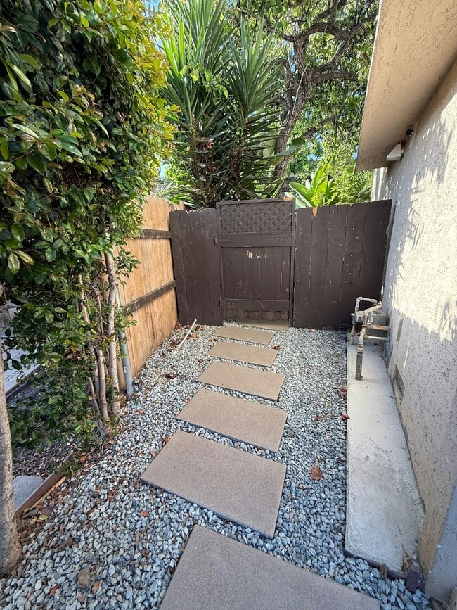 Building Photo - 272 Coralwood Ct