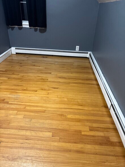 Building Photo - 13 Stayton St