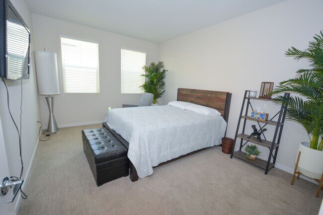 Building Photo - 3BED/4BATH Townhome in Oxnard
