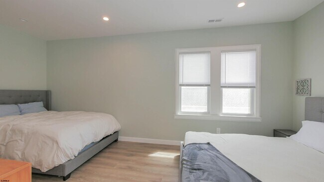 Building Photo - 229 N Derby Ave