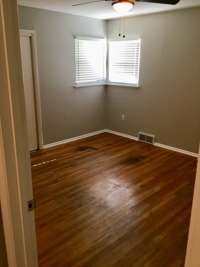 Bedroom 2 - 3250 Bilglade Rd