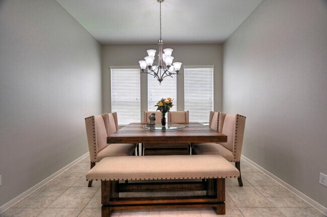 Building Photo - 7810 Oak Moss Dr