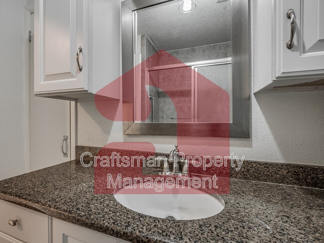 Building Photo - 224 W 5th St