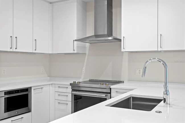 Building Photo - 275 1st Ave S