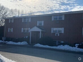 Building Photo - 39 Pleasant St