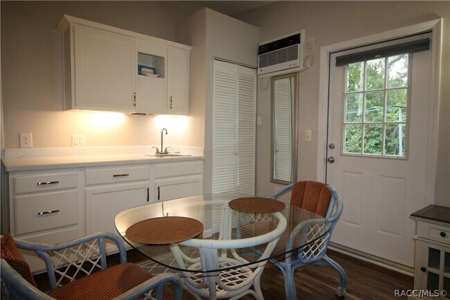 Building Photo - 5245 S Covewood Terrace