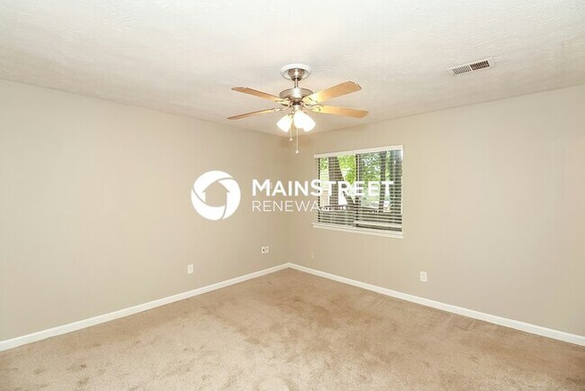Building Photo - 3 Bedroom Pet-Friendly Home in Riverdale, GA with Main Street Renewal