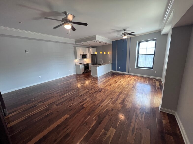 Building Photo - 115 Willow Ave