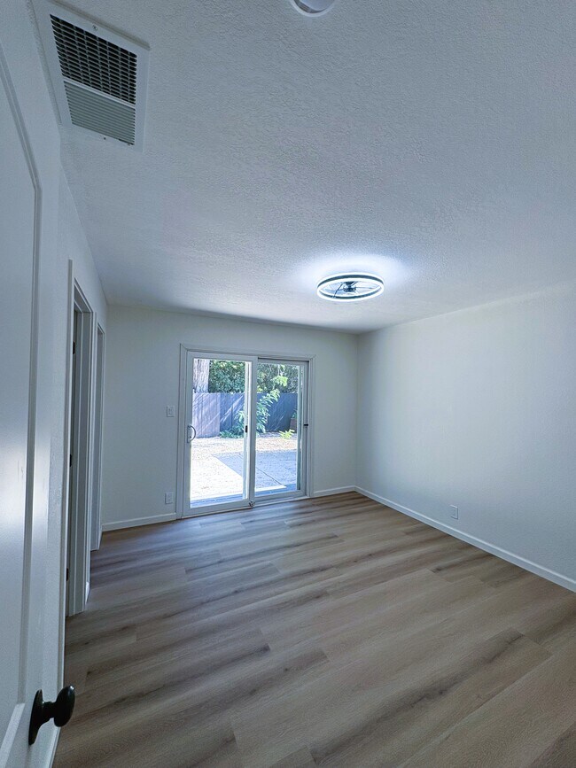 Building Photo - 5507 Arizona Dr
