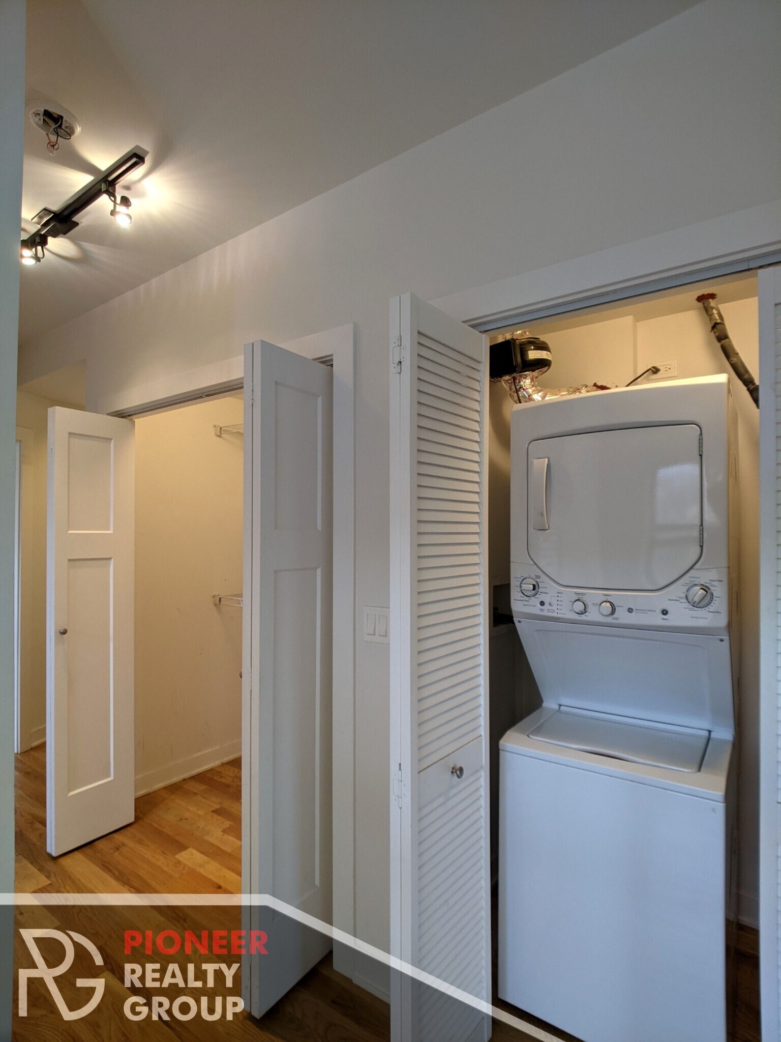 Building Photo - 2203 W Eastwood Ave