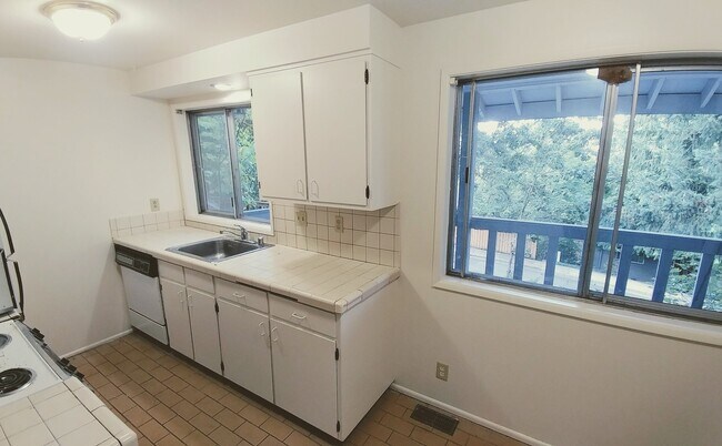 Building Photo - 3983on