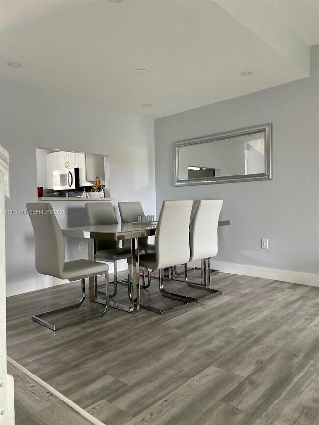 Building Photo - 10018 Hammocks Blvd