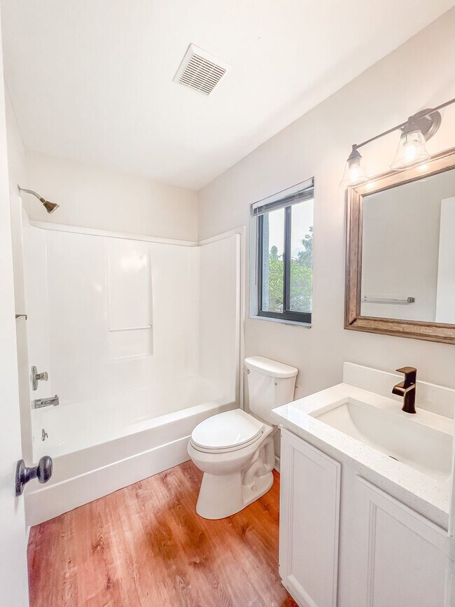 Building Photo - Cozy 1 bed / 1bath  Apartment located in T...