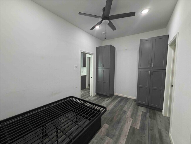 Building Photo - 2404 Burkett St.