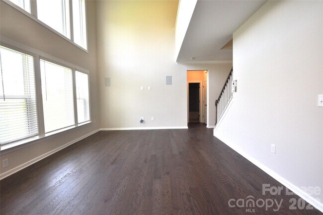 Building Photo - 1133 Overlake Dr