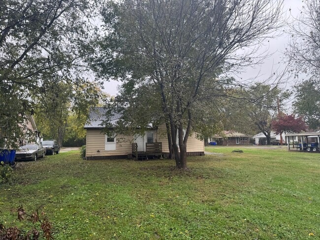 Building Photo - 608 Brevard St