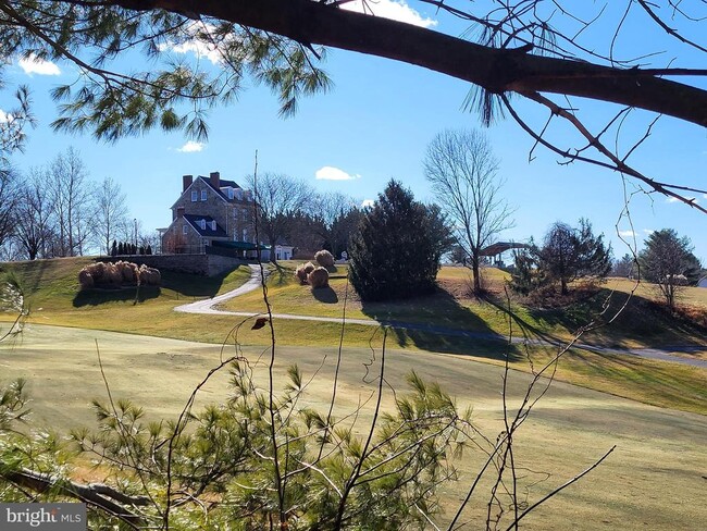 Building Photo - 4950 Columbia Rd