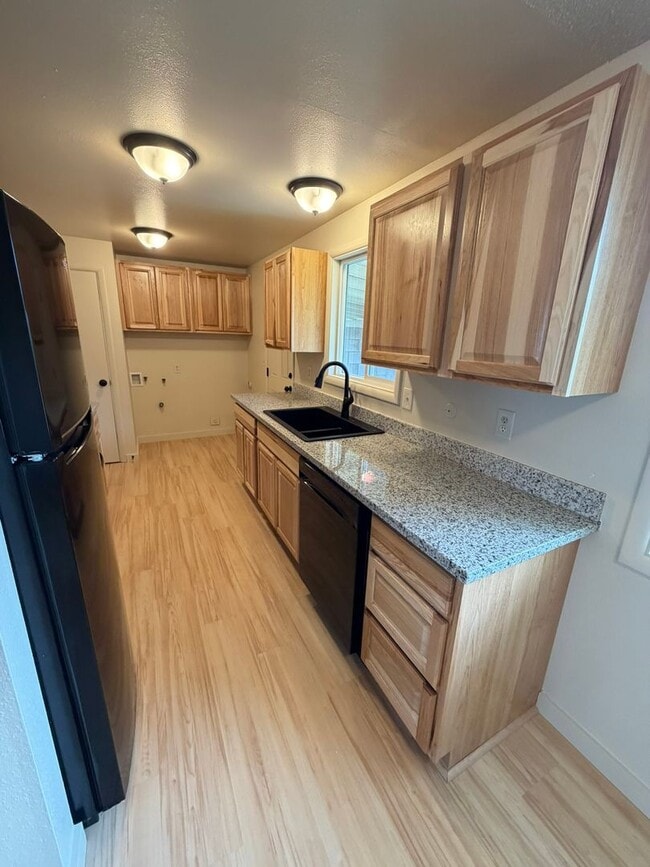 Building Photo - Newly Remodeled 2 Bedroom with Fenced yard!