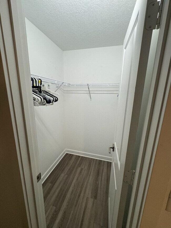 Building Photo - 2 Bedroom, 2 Bath, 1 car Garage home for rent