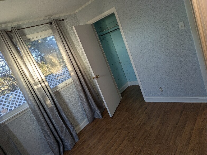 Building Photo - 217 Church St